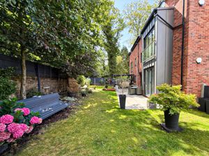 Photo 11- click for photo gallery